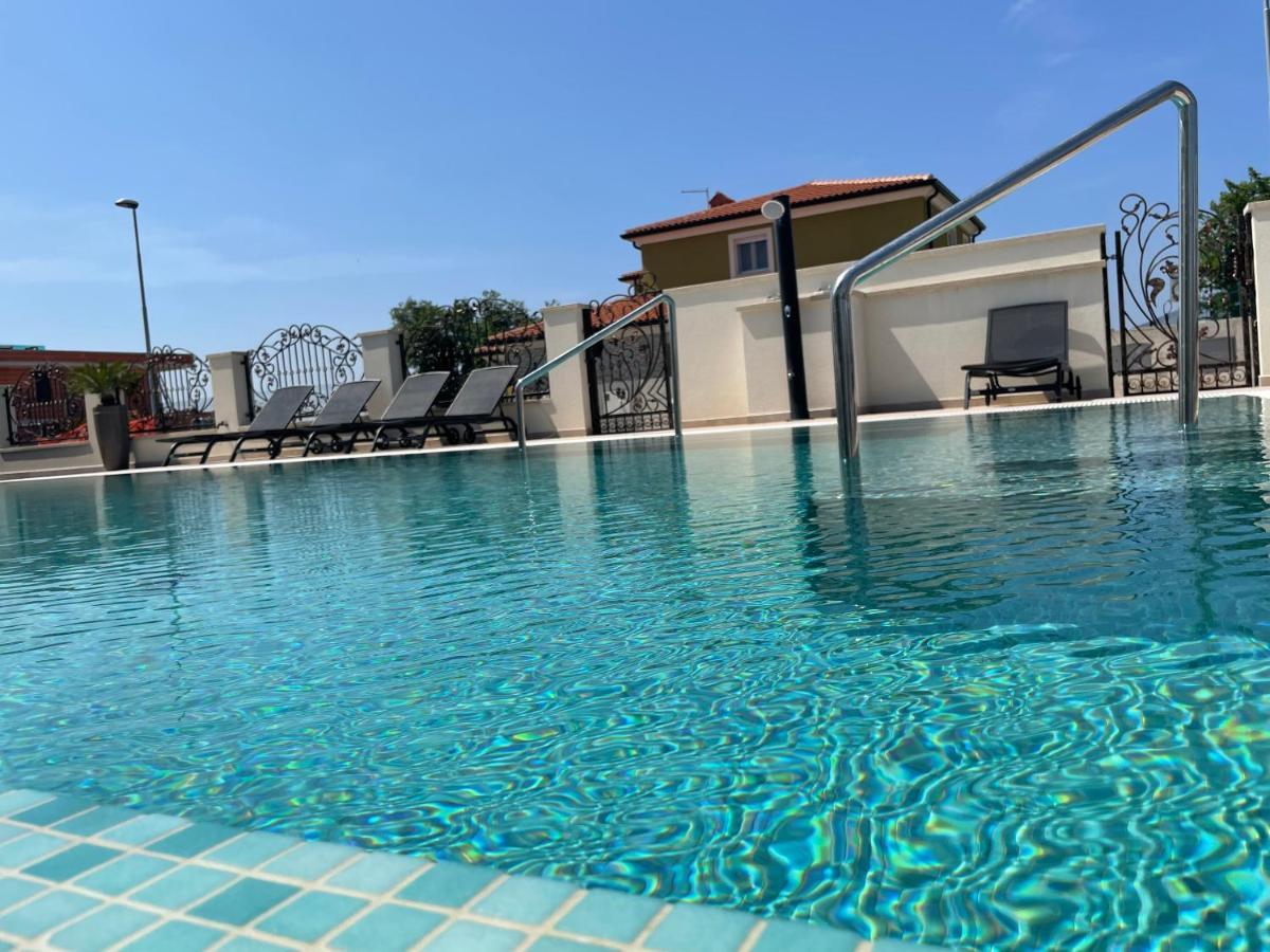 Vila Softic Amra Umag Bagian luar foto